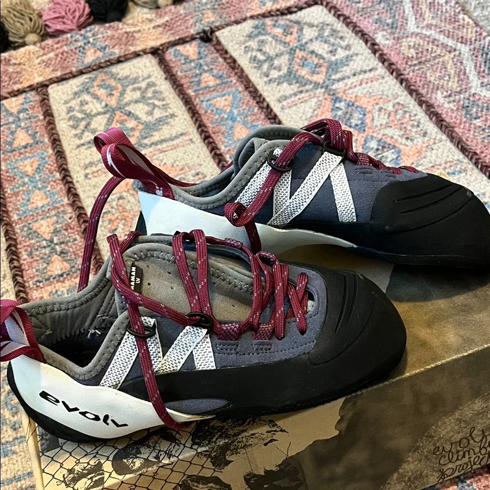 New in box evolv womens shaman lace lv size 10 climbing shoe - Picture 1 of 3